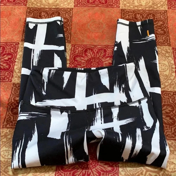 Lucy studio high rise hatha Capri - Picture 2 of 7